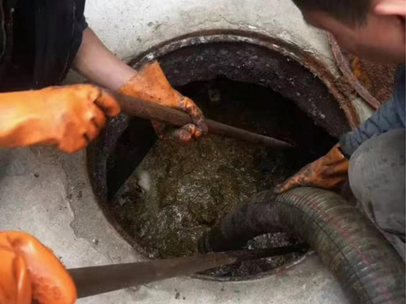 建水清理化粪池时如何避免沼气的危害?